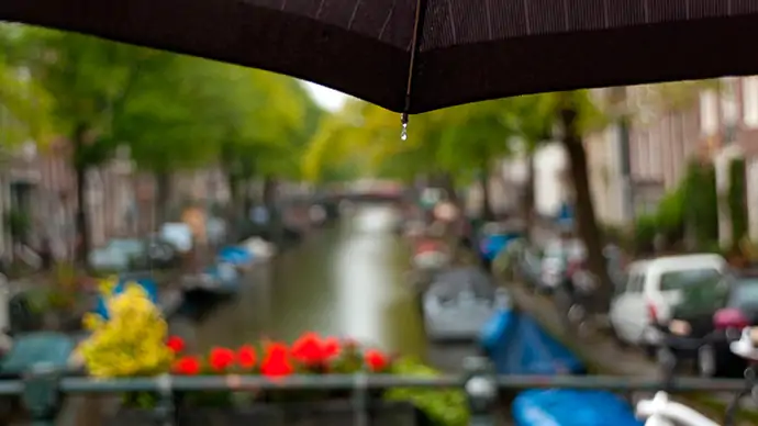 Regen in Amsterdam im Sommer