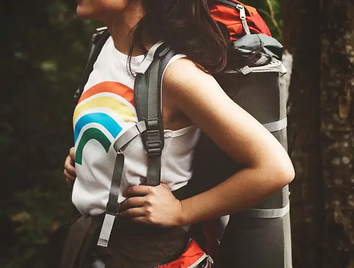 Frau mit Rucksack